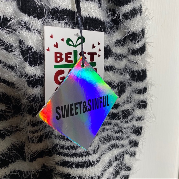 Sweet & Sinful medium zebra sweater - Picture 4 of 4
